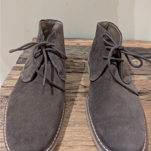Brand New Condition. Worn once men’s BANANA republic leather and suede boots